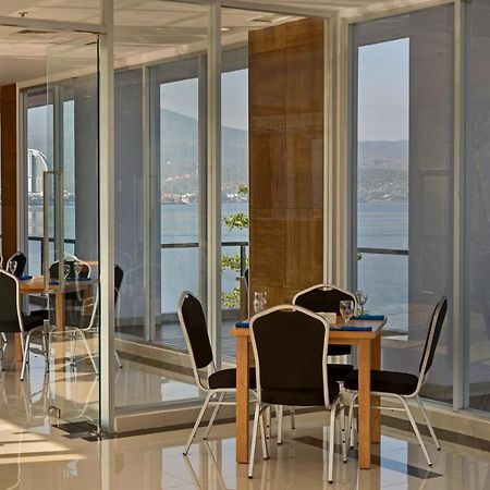 Whiz Prime Hotel Megamas Manado Exteriér fotografie
