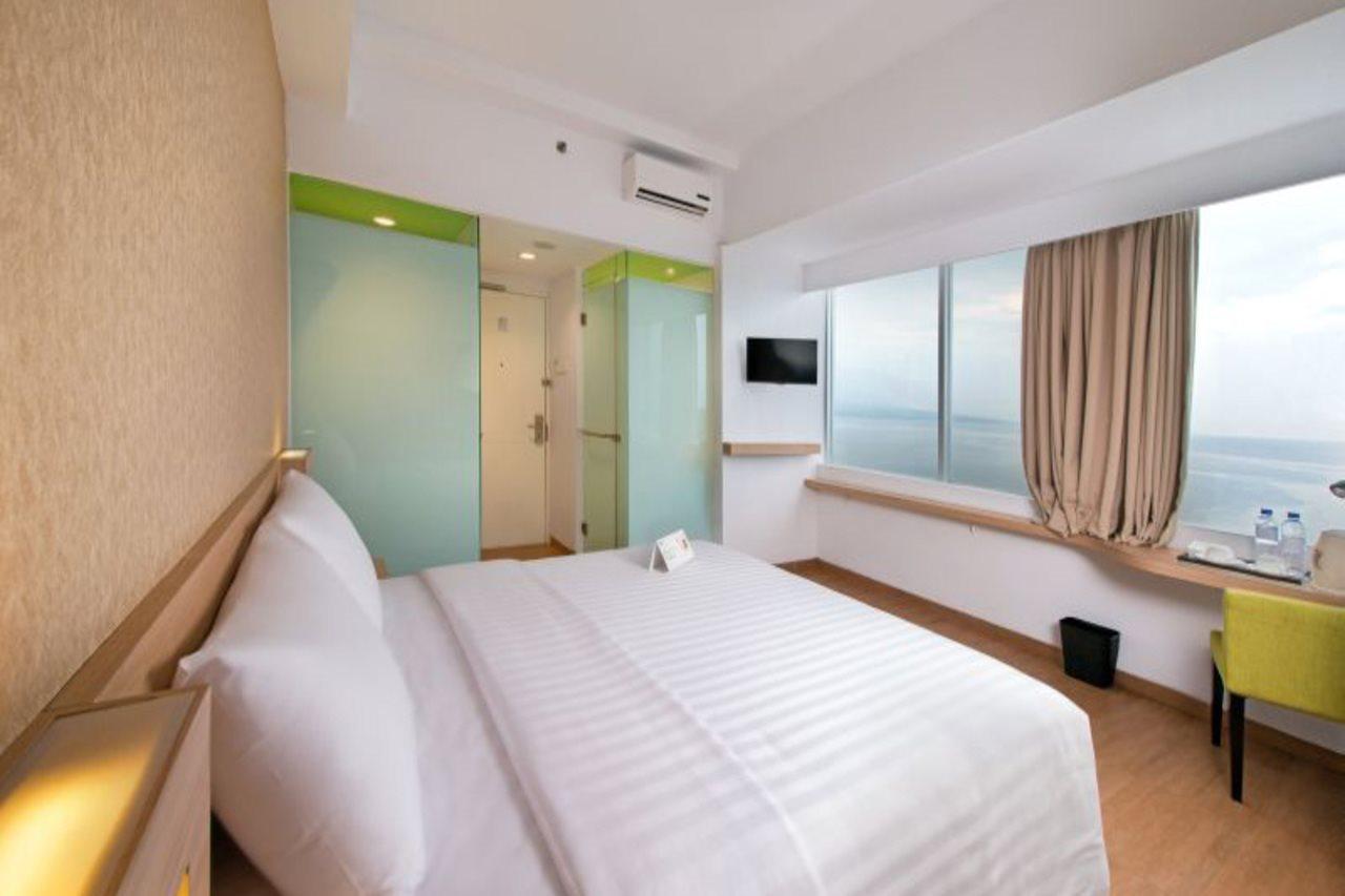 Whiz Prime Hotel Megamas Manado Exteriér fotografie