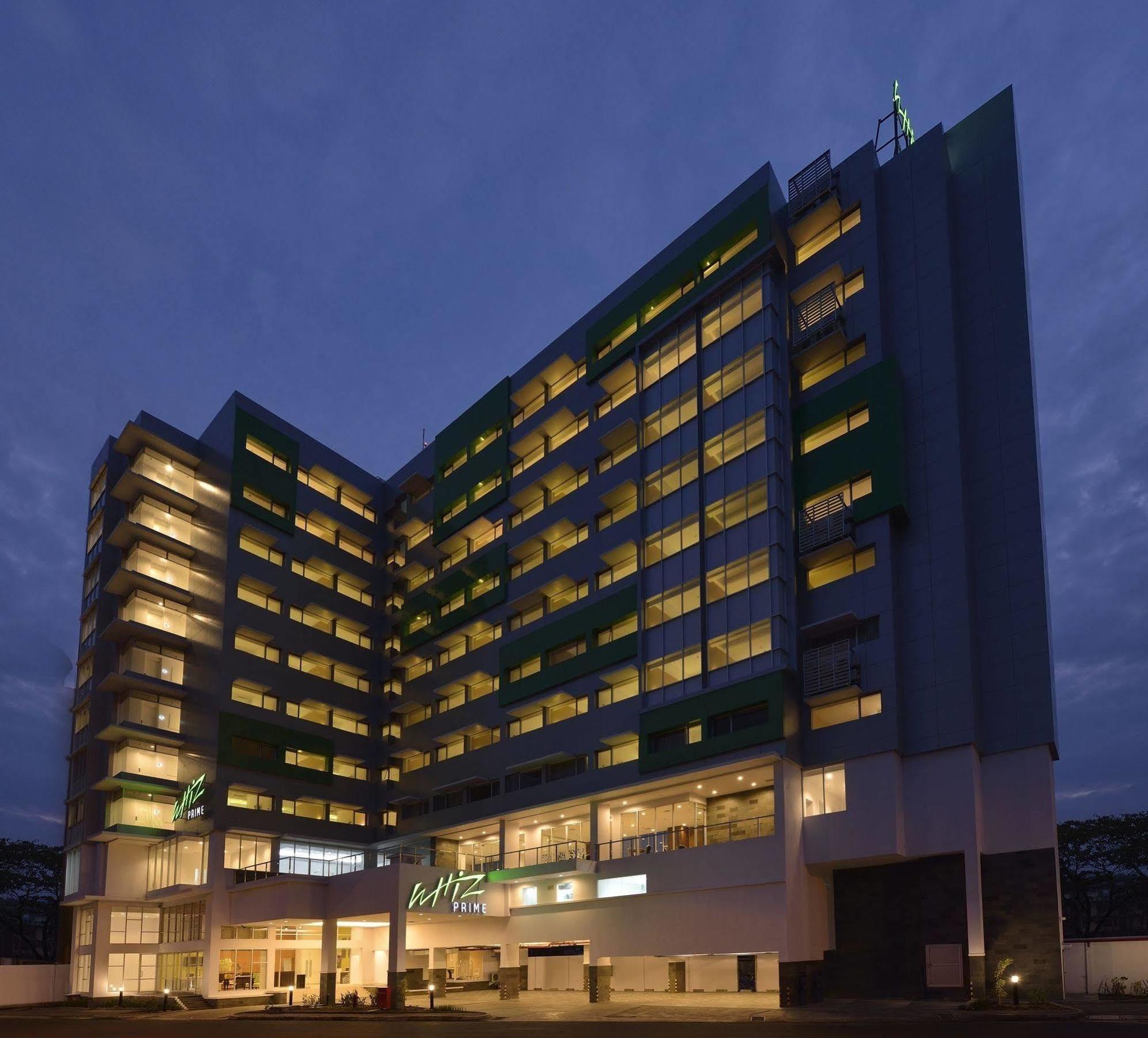 Whiz Prime Hotel Megamas Manado Exteriér fotografie