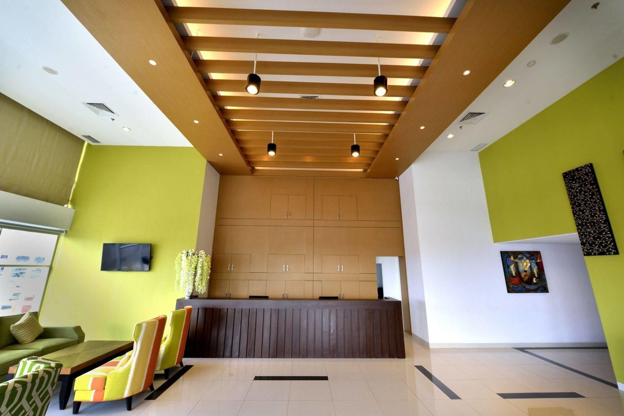 Whiz Prime Hotel Megamas Manado Exteriér fotografie