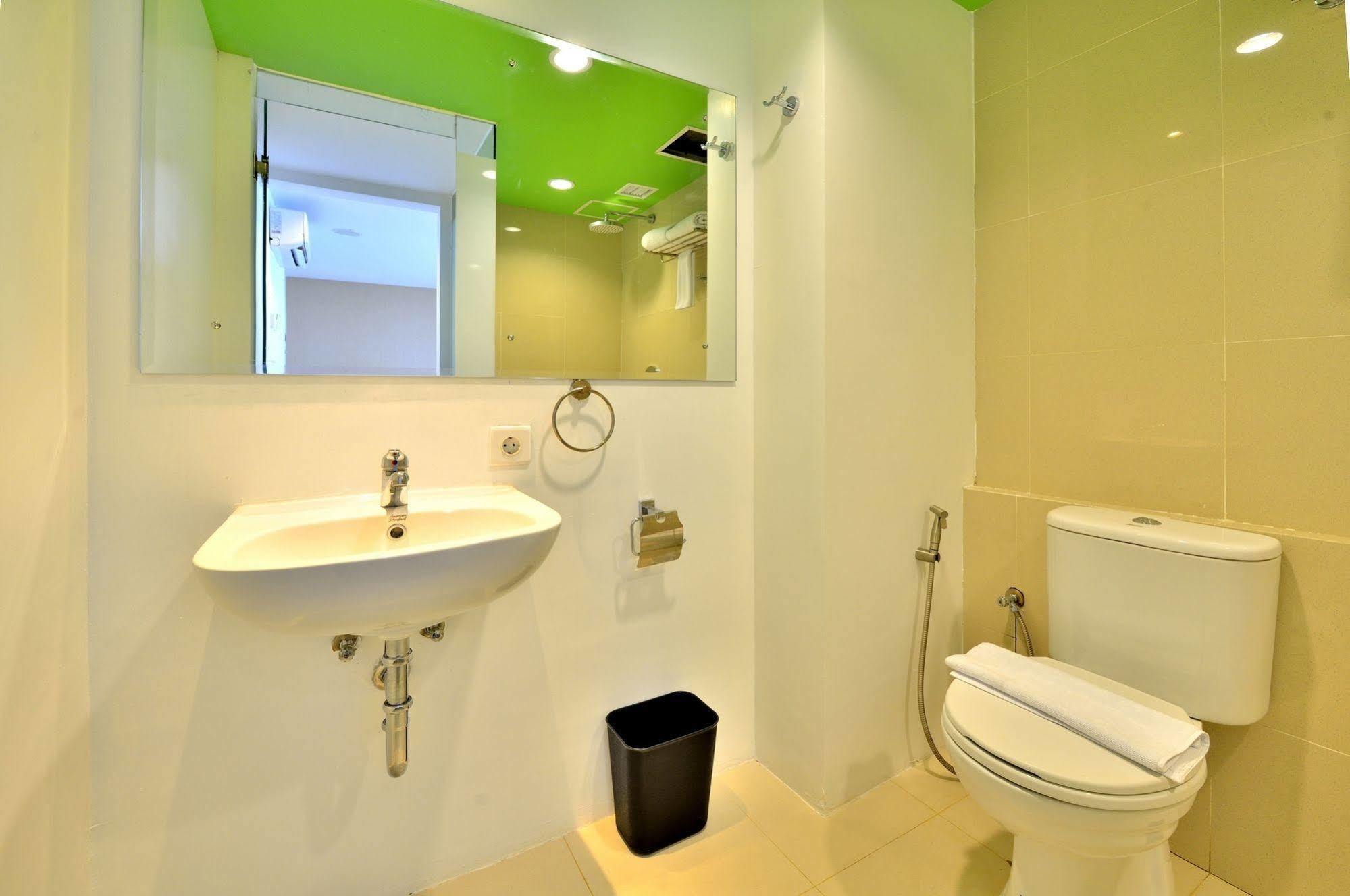 Whiz Prime Hotel Megamas Manado Exteriér fotografie