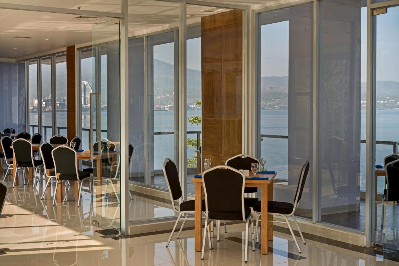 Whiz Prime Hotel Megamas Manado Exteriér fotografie