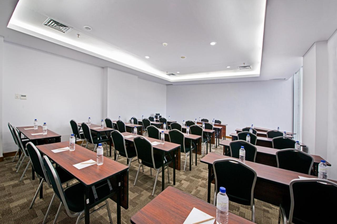 Whiz Prime Hotel Megamas Manado Exteriér fotografie