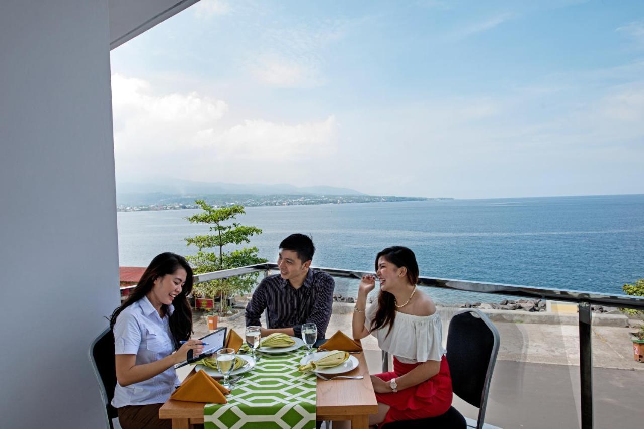 Whiz Prime Hotel Megamas Manado Exteriér fotografie